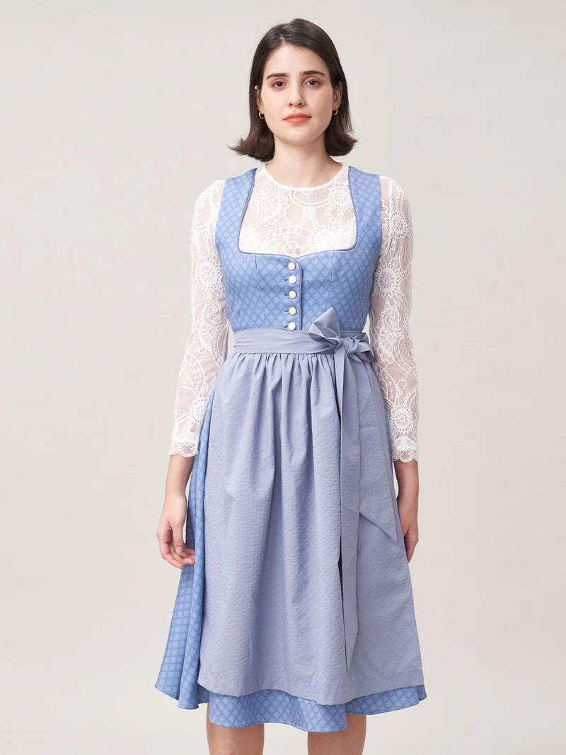 Das Dirndl in Blau: Eleganz und Tradition in Perfektion