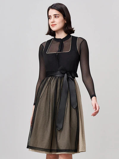 Die verführerische Welt des Dirndls: Schwarz-Rot, Liebes-Dirndl und Samt im Sale