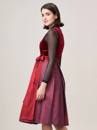 Dirndl in Rot, Dirndl Rot Schwarz Midi und Rote Dirndlbluse: Tradition und Moderne im Perfekten Look