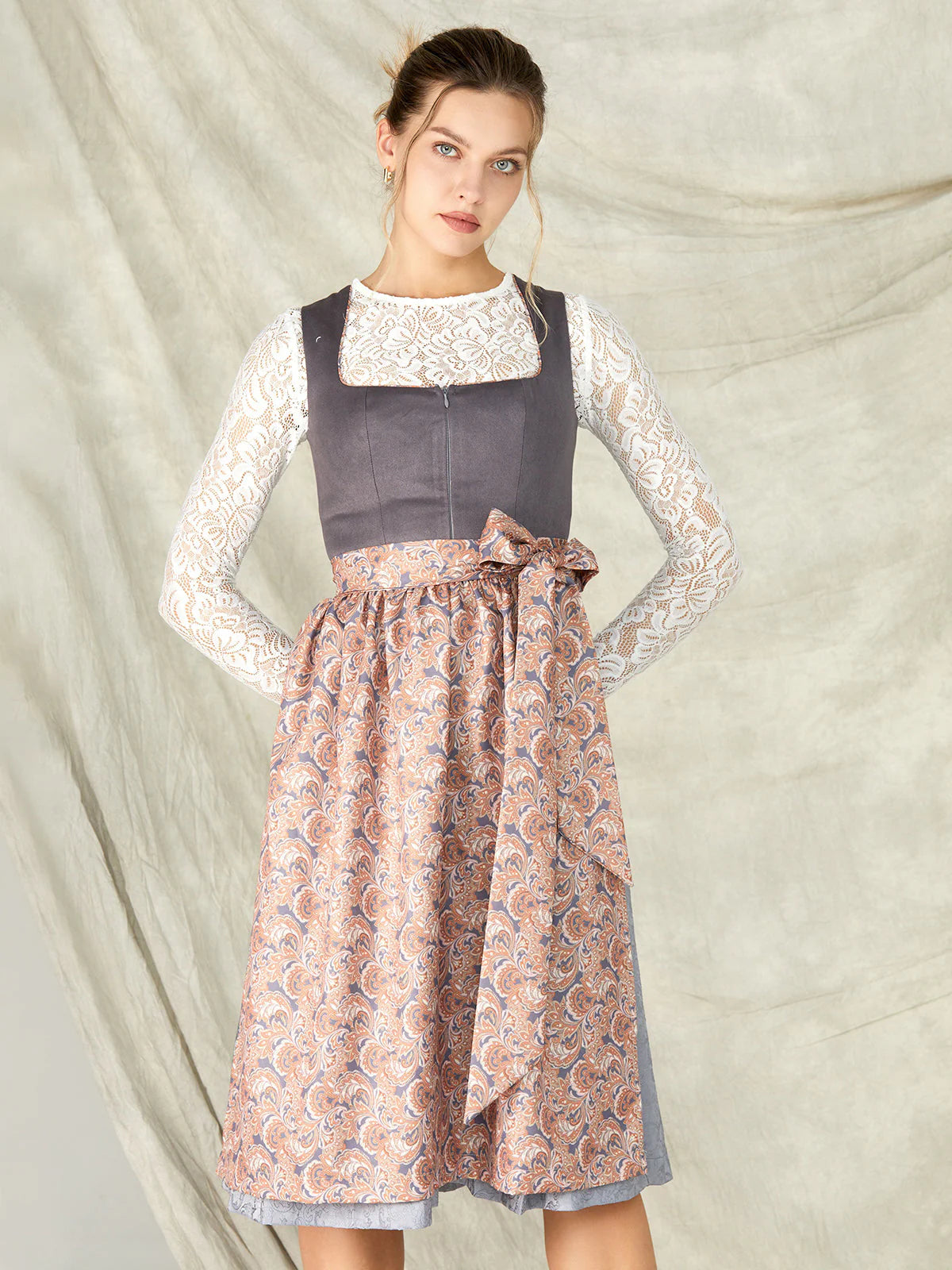 Dirndl von Amuseliebe – Eine zeitlose Schönheit für jeden Anlass