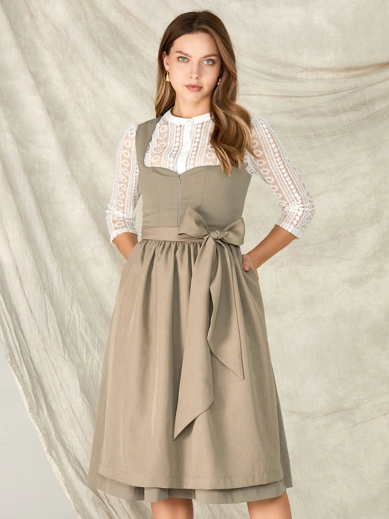 Grünes Dirndl: Tradition und Moderne im Einklang