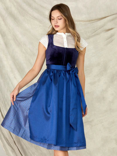 Das Blaue Dirndl: Eleganz und Tradition in Perfekter Harmonie