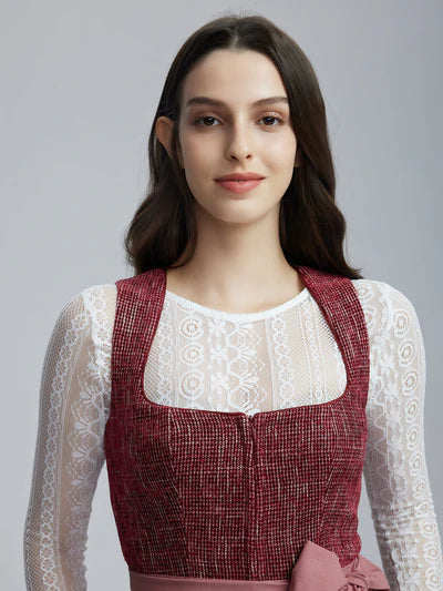 Günstiges Rotes Dirndl: Stilvoll, Traditionell und Erschwinglich