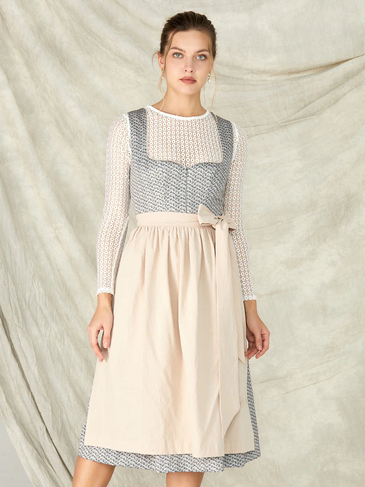 Das blaue Dirndl – Ein stilvolles Kleidungsstück für jeden Anlass