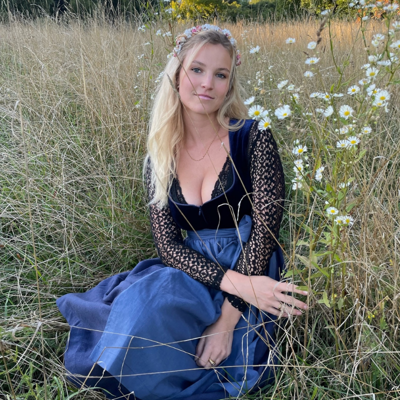 Entdecken Sie die Welt der blauen Dirndls: Online - Einkauf und Rücksende - Informationen