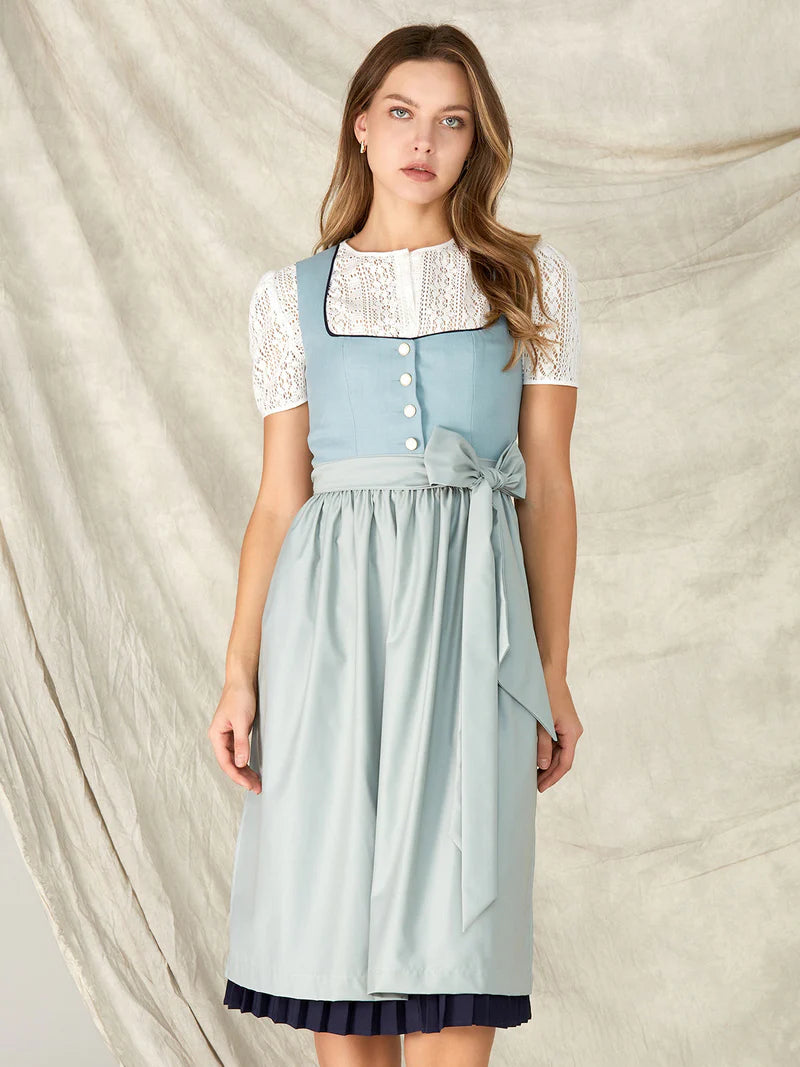 Eleganter Dirndl in Blau – Tradition trifft Moderne