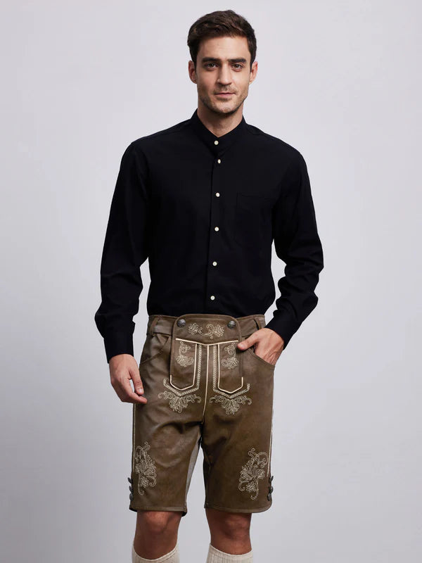 Die Schönheit der braunen Lederhose und ihre Rolle in der traditionellen Trachtenmode