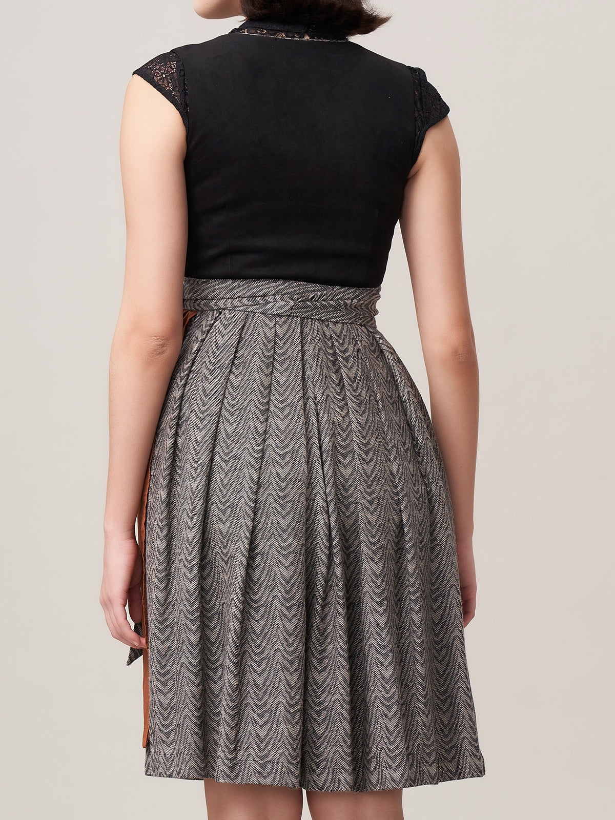 Dirndl Samt Schwarz: 3 Tage zum Profi – Dein ultimatives Stilhandbuch für das Schwarze Dirndl