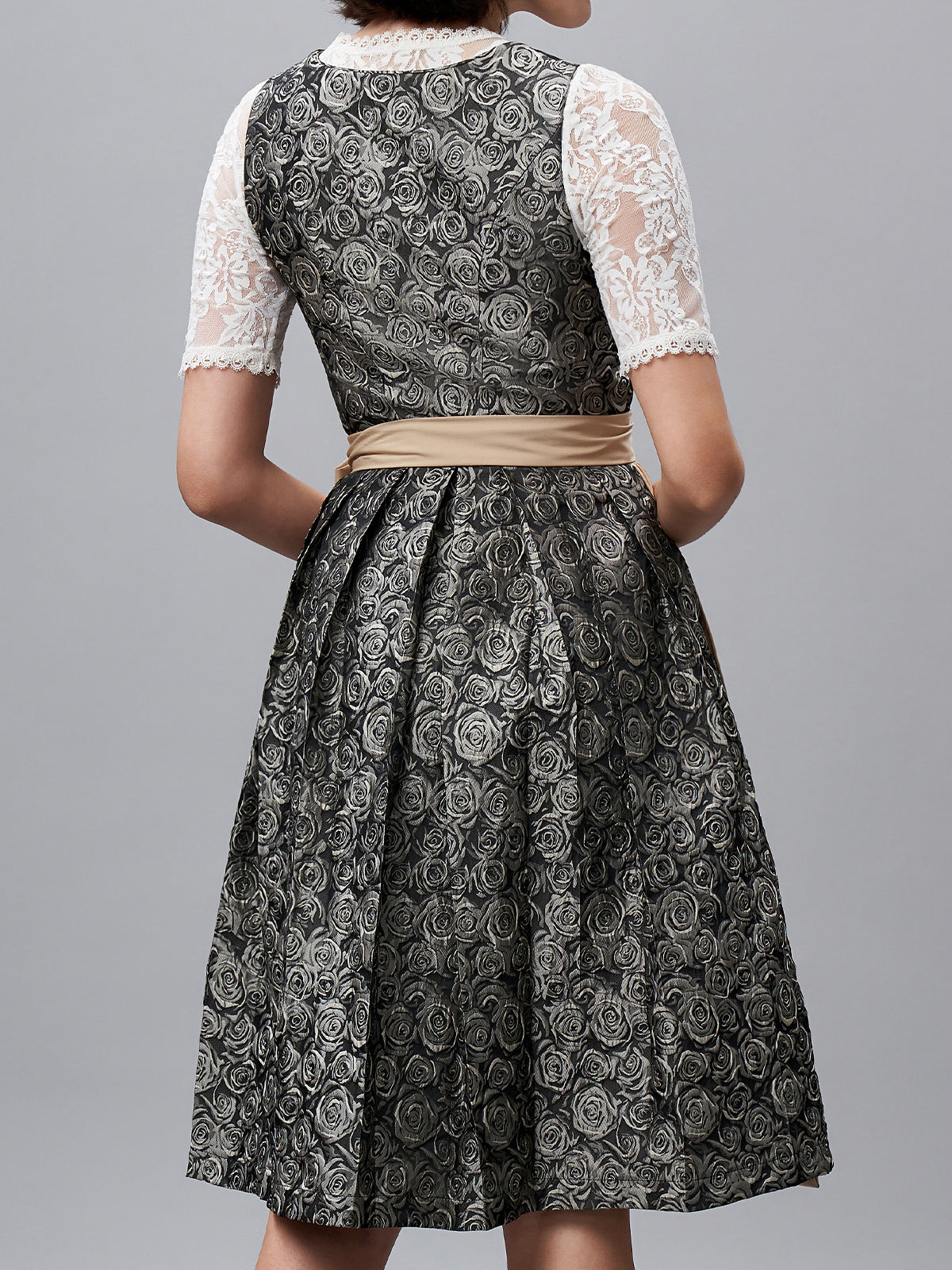 Trachtenmode für Damen: Oktoberfest-Outfits mit Dirndl Schwarz Grün und anderen stilvollen Varianten