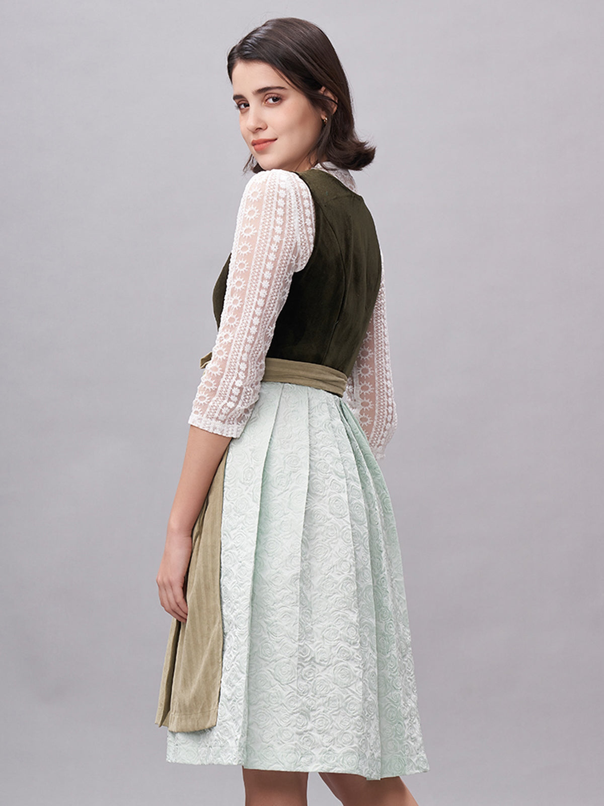 Oktoberfest 2025: Trachten-Trends, die dich begeistern – Vom Grünen Samt Dirndl bis zum Tannengrün Chic