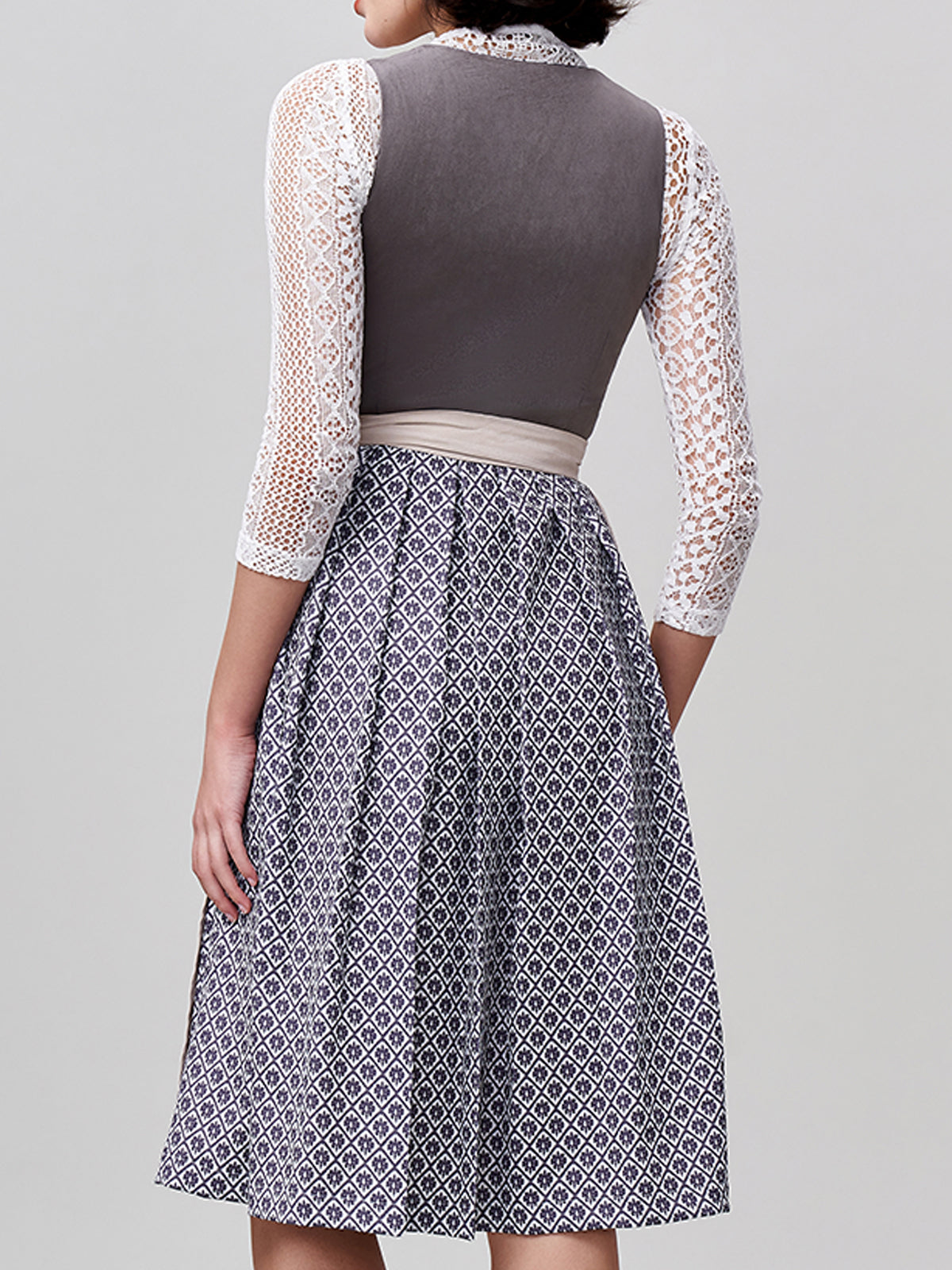 Graues Dirndl, Dirndl grau samt und Oktoberfest Dirndl Dress: Entdecken Sie die Welt der Trachtenmode