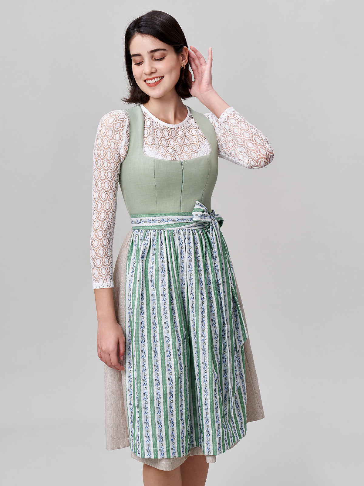 Smaragd, Moos und Malachit: Die faszinierende Welt des grünen Samt-Dirndls