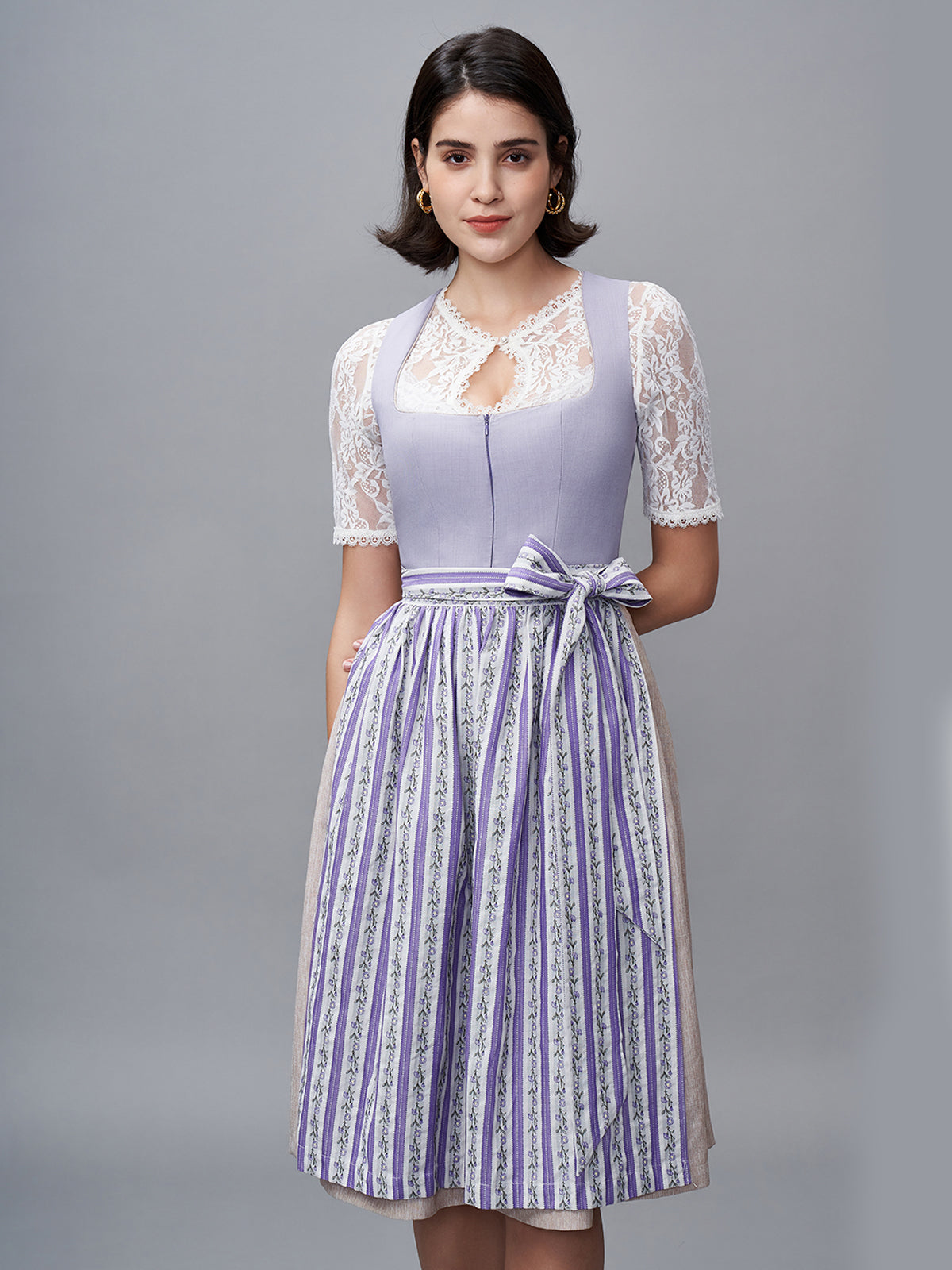 Lila Dirndl Revival: Funktionaler Charme neu interpretiert