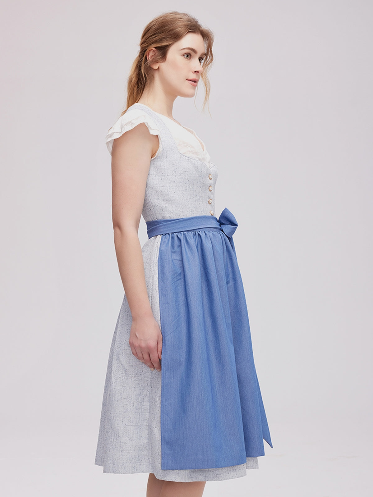 Das blaue Wunder: Wie ein Dirndl die Zeiten überdauerte