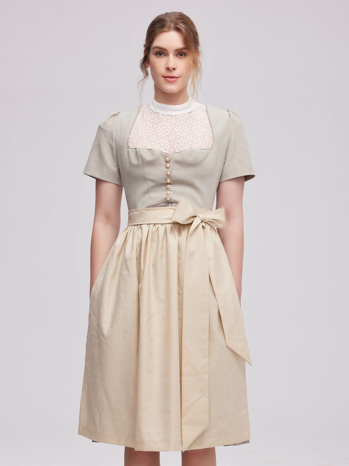 Die Perfekte Dirndl-Optik für das Oktoberfest: Fesche Looks für Frauen in Beige, Midi und Sale-Preisen