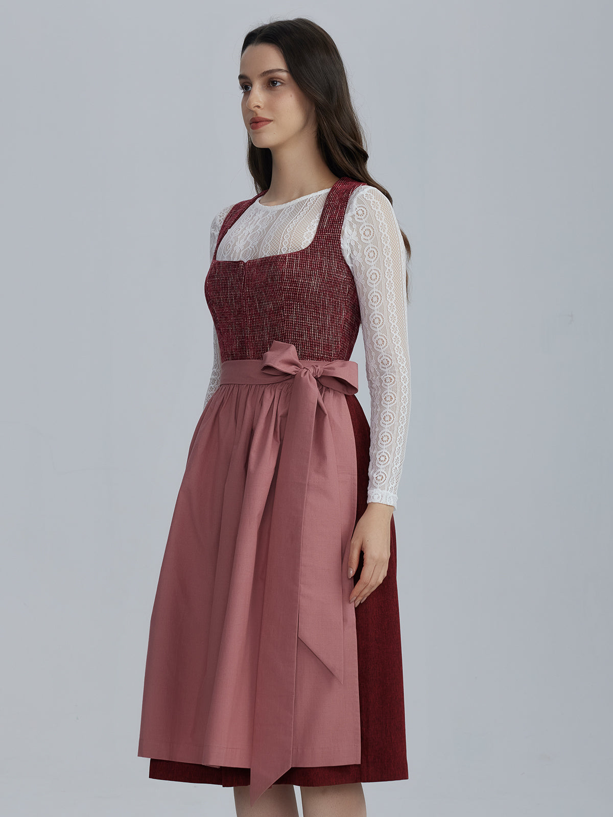 Dirndl Power: Vom Trachtenlook zum Business-Statement