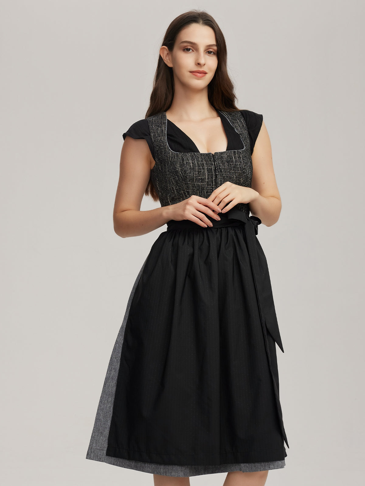 Schwarze Poesie: Die unendliche Eleganz des Dirndls in moderner Interpretation