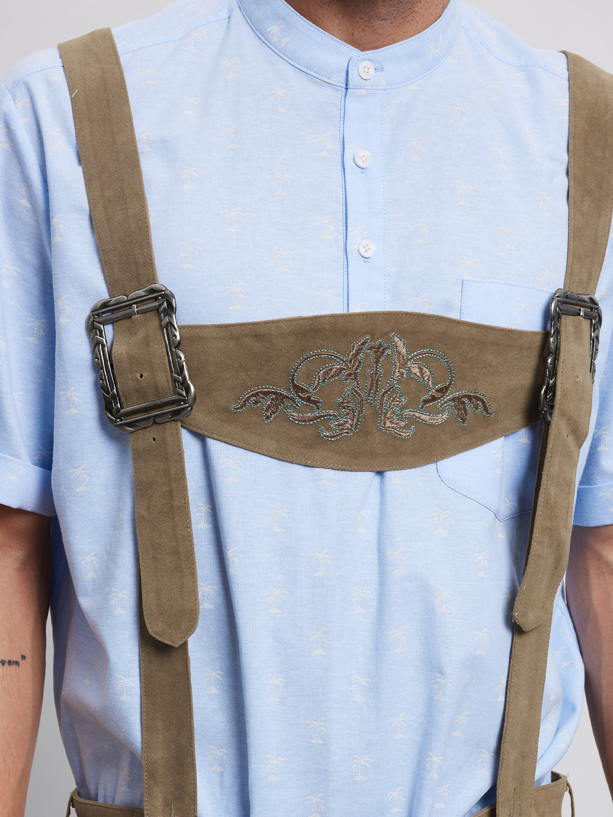 LEDERHOSE NORMAN IN DUNKELSAND