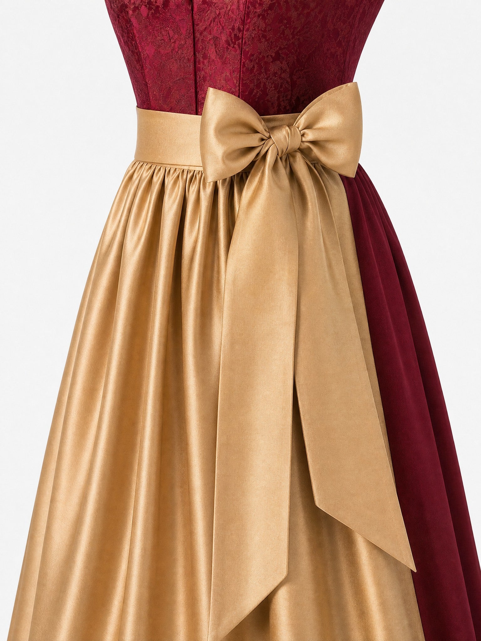Dirndl Vera in Cranberryrot mit Antikgold Schürze - Detailansicht Taille und Schleife