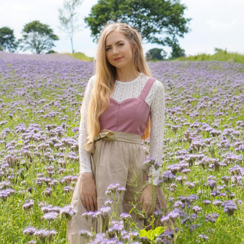 Dirndl-Stilgeheimnisse: Wie Sie mit verschiedenen Looks zum Blickfang werden