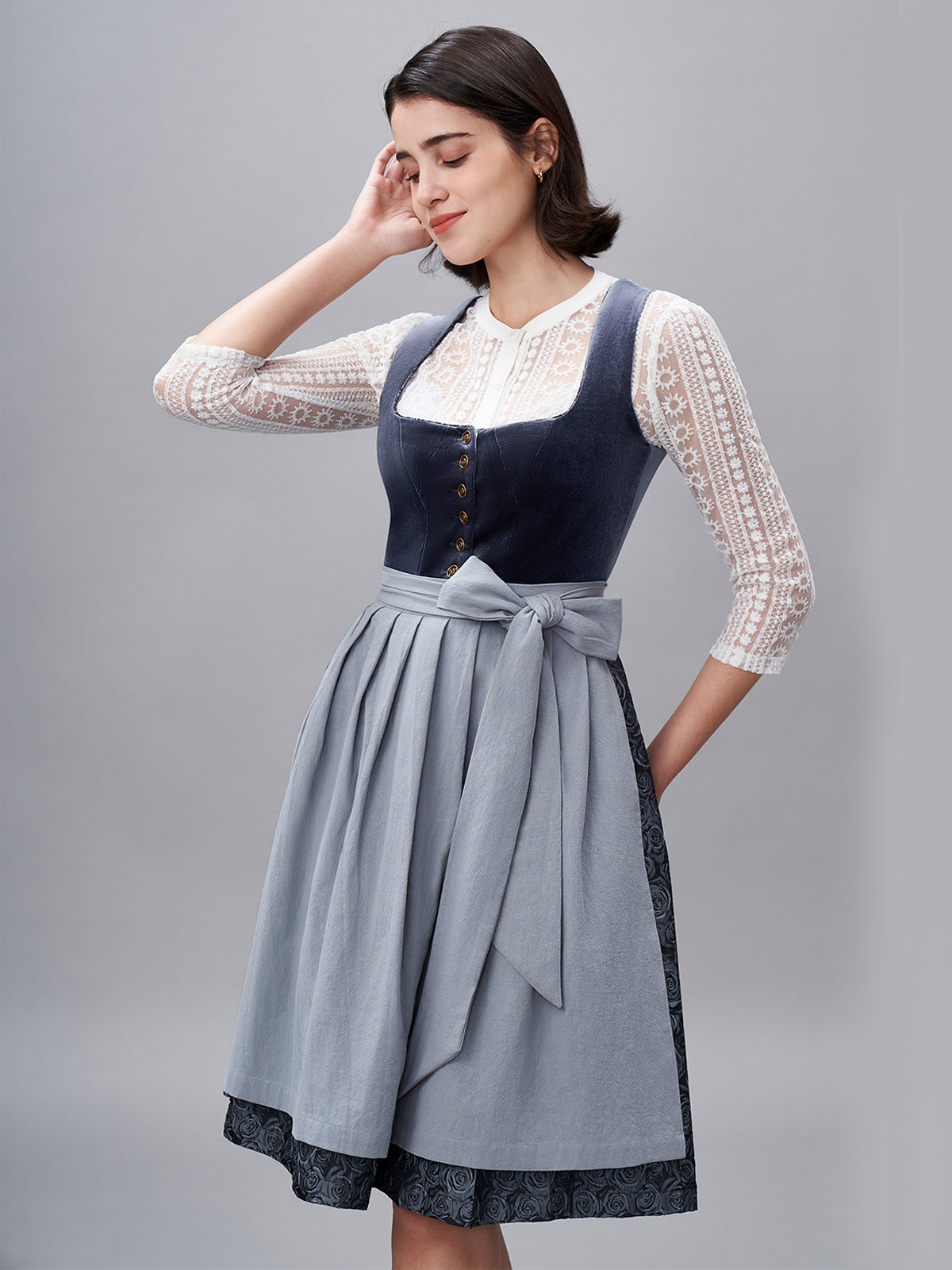 SamtDirndl Sale: Der stilvolle Weg zu traditioneller Eleganz