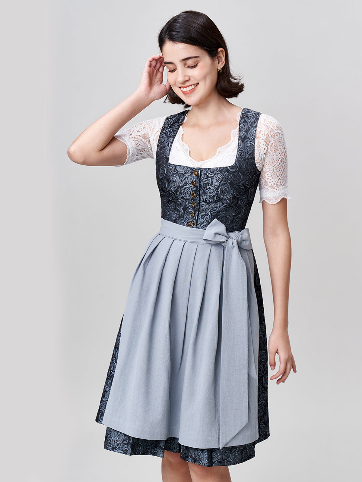 Blaue Pracht: Der umfassende Dirndl-Kaufratgeber für Material, Passform und Handwerkskunst