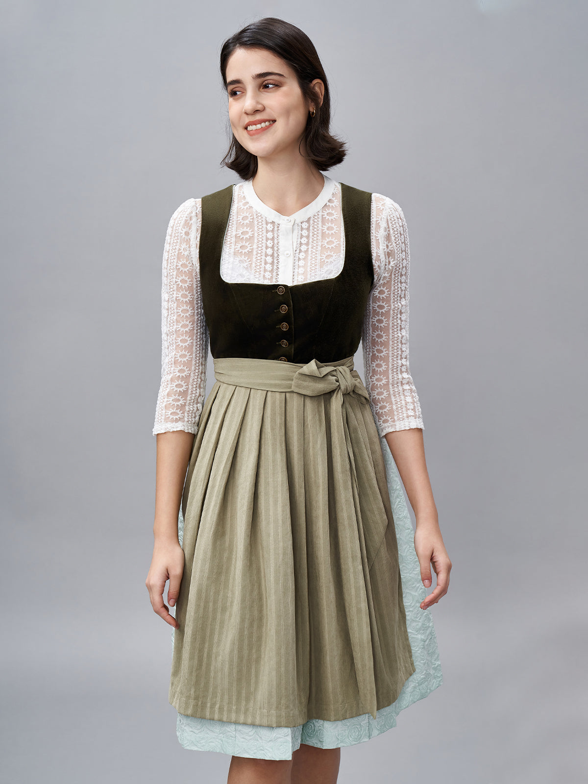 Dirndl-Kleidung: Schlichtheit, Dunkelgrün und Samt – Eine Reise durch Tradition und Stil