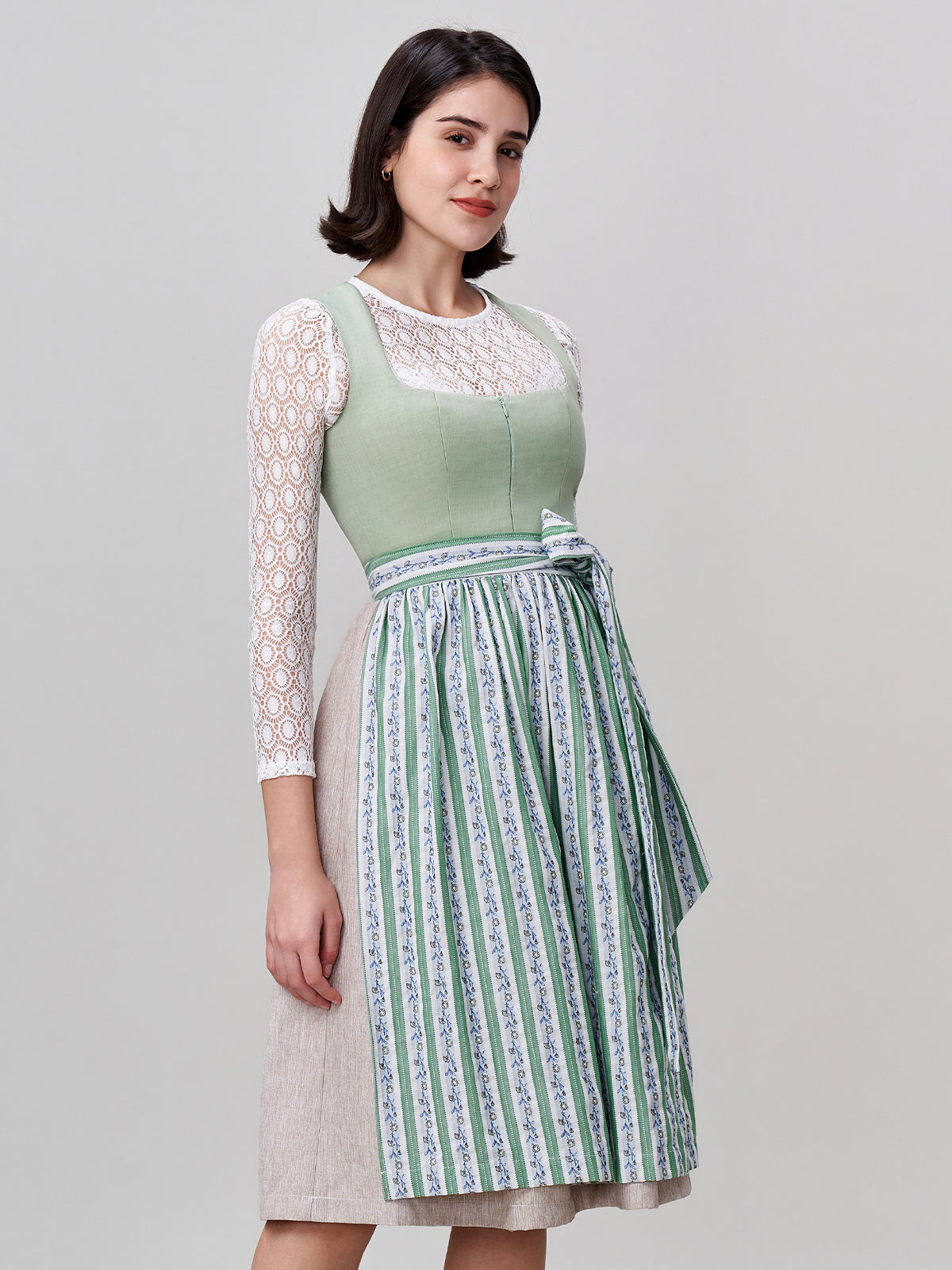 Naturpoesie in Grün: Die Waldgeschichte der Dirndl-Kollektion
