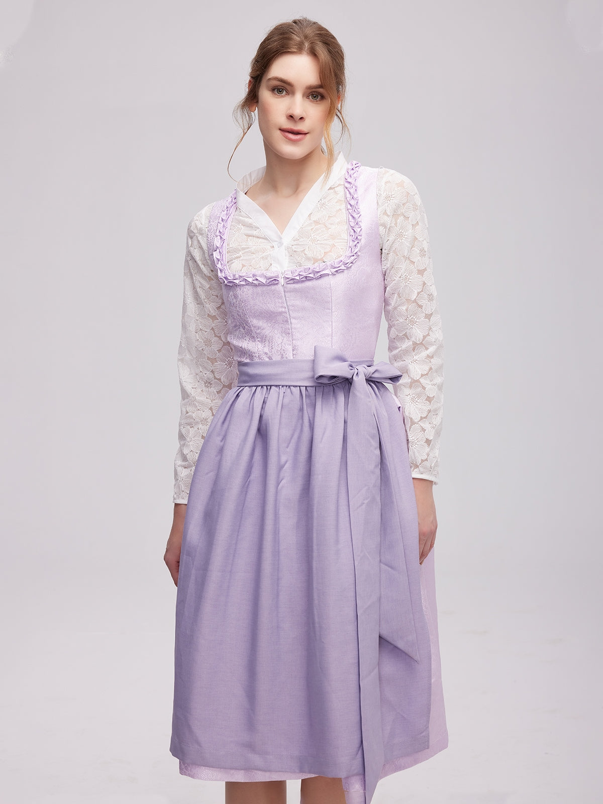 Purpurnes Erbe: Die königliche Würde des lila Dirndl auf dem Oktoberfest
