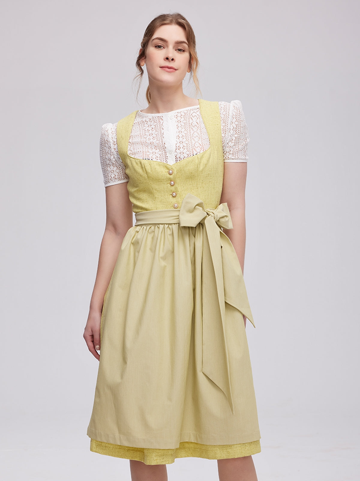 Vom Sonnenblumenfeld zum Festzelt: Die goldene Reise des Dirndls