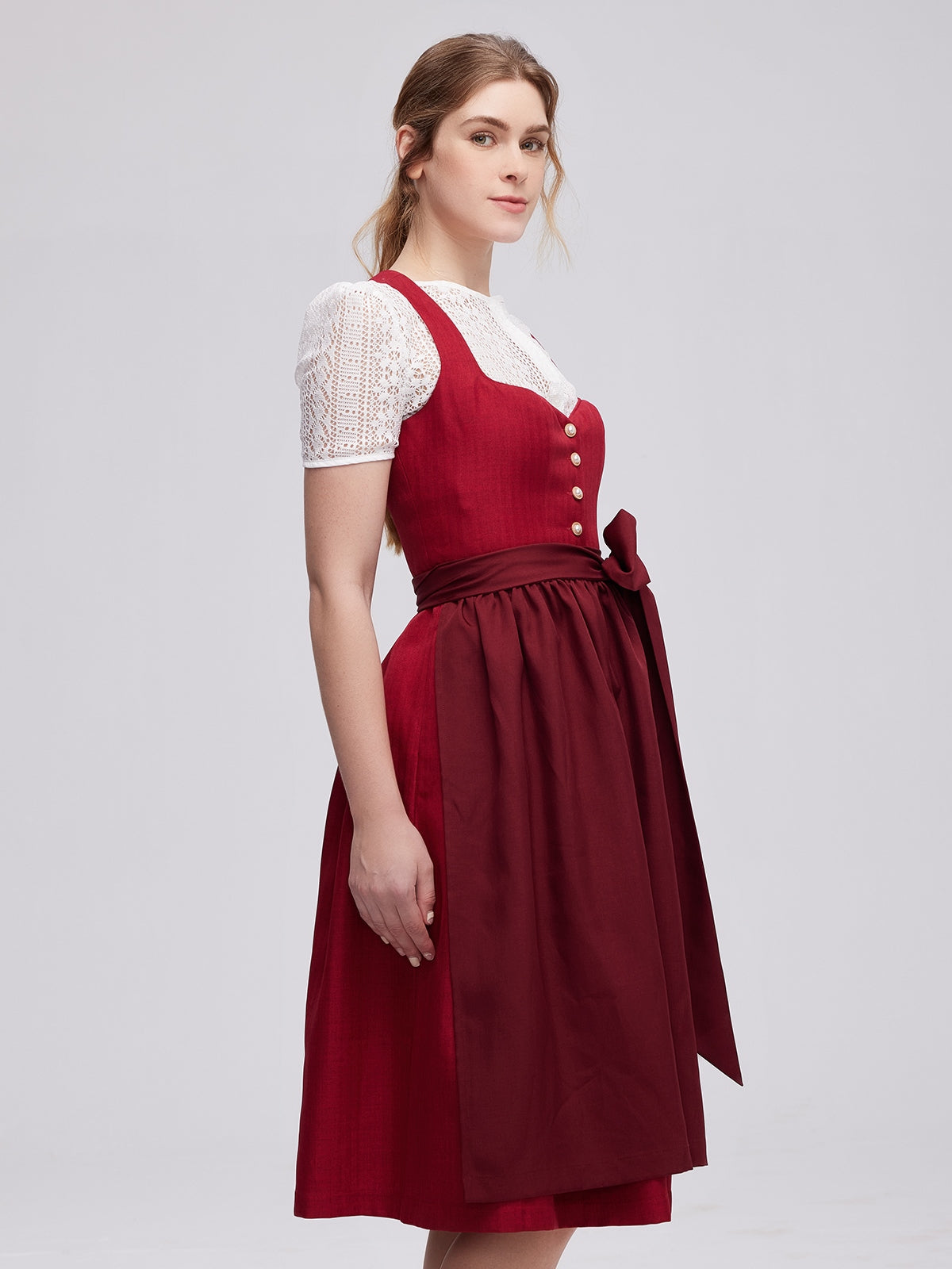 Vom Alpenkittel zum Festmode: Die tausendjährige Evolution des deutschen Dirndls