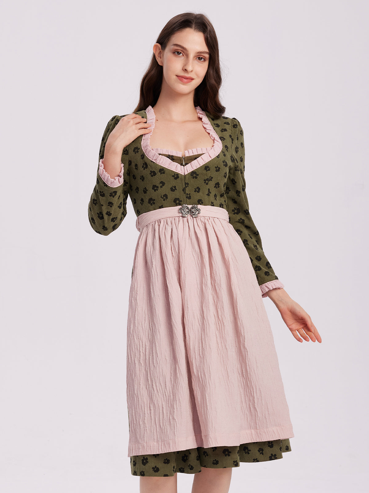 Die Kunst des Stylings: Ein Dirndl – unzählige Looks