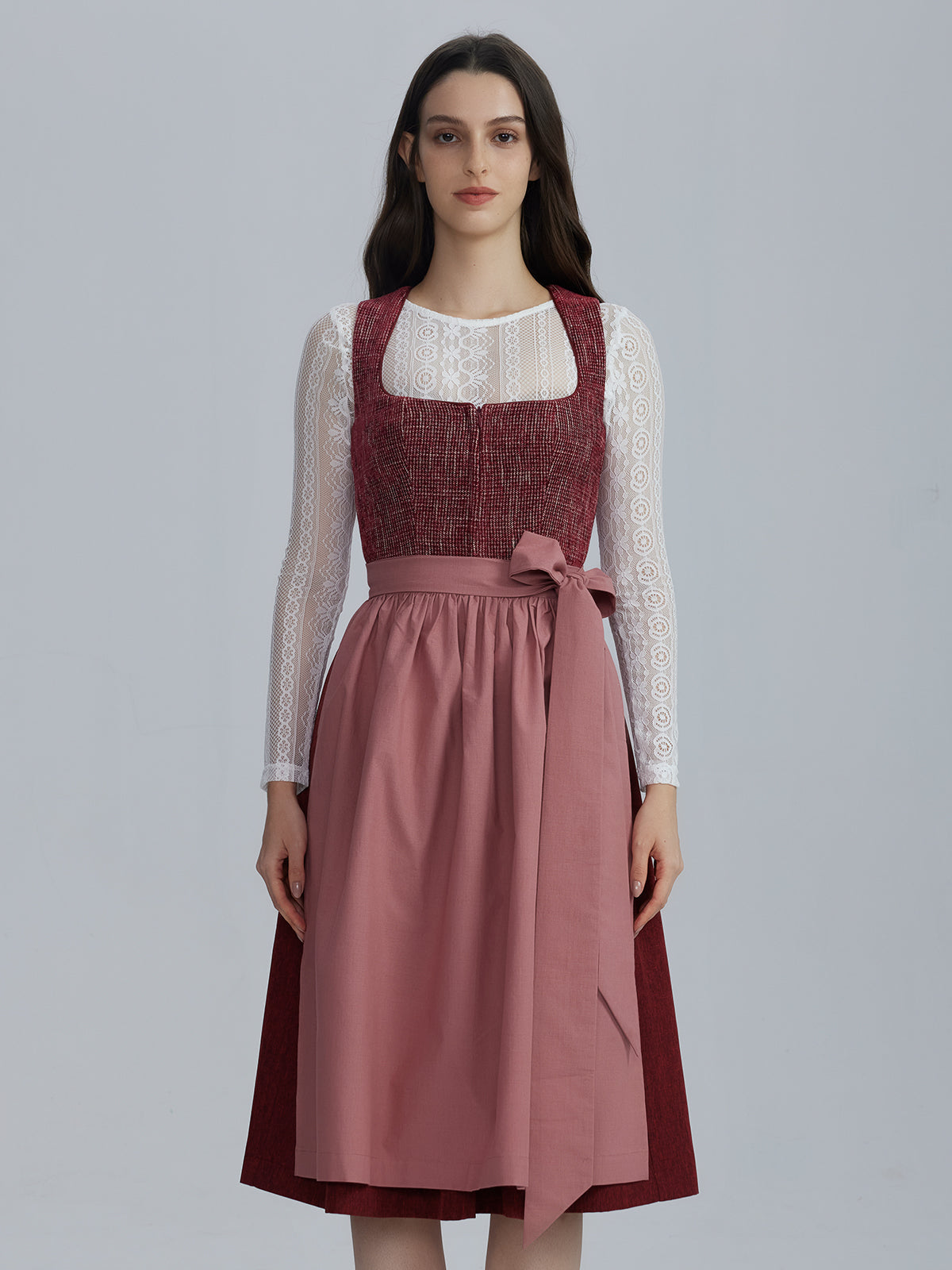 Feurige Eleganz: Mit rotem Dirndl-Stil zur Traumfigur auf dem Oktoberfest