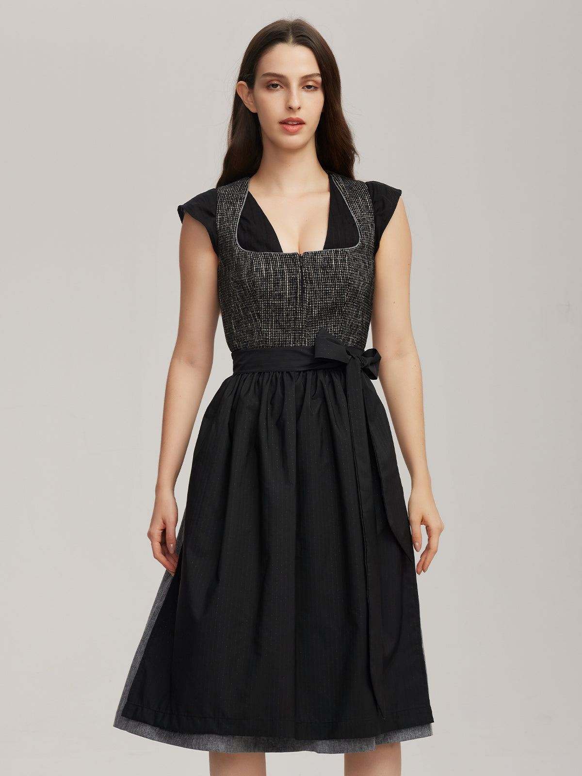 Das schwarze Samt-Dirndl: Tradition trifft Moderne – Ein zeitloser Trend für fashionbewusste Frauen