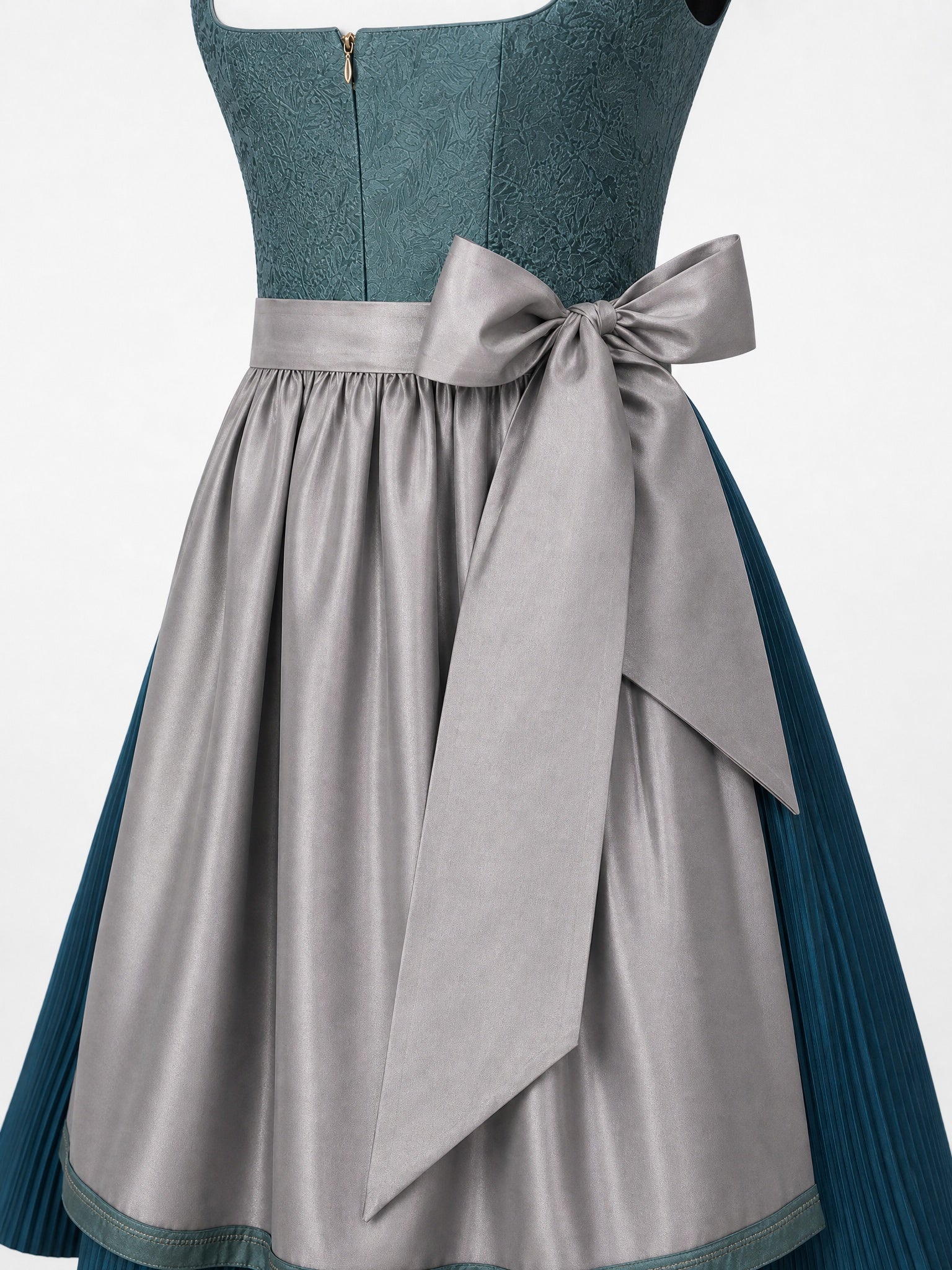 Dirndl Helena in Rauchpetrol mit Pewtergrau Schürze - Detailansicht Taille und Schleife